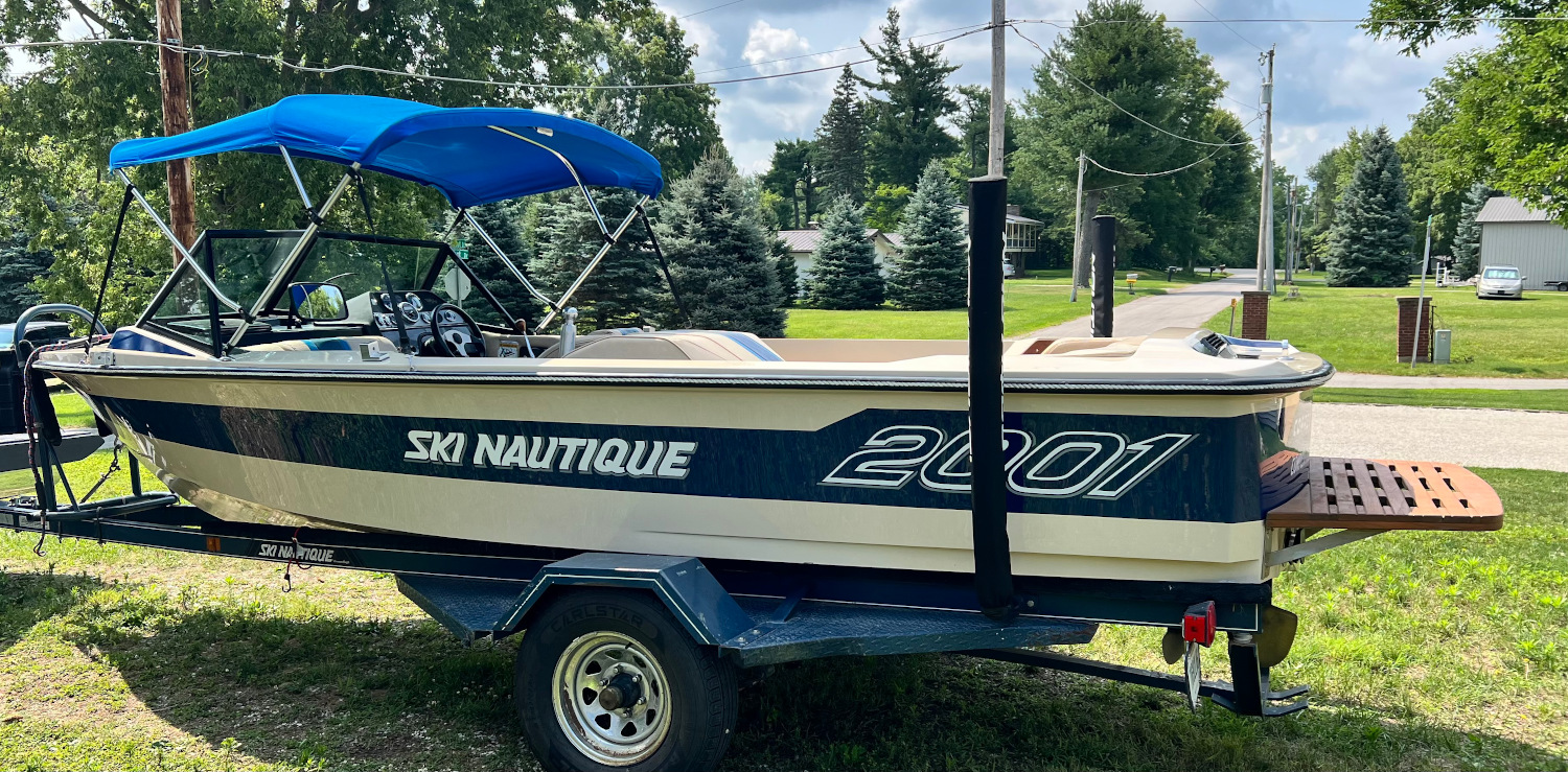 ski nautique side shot